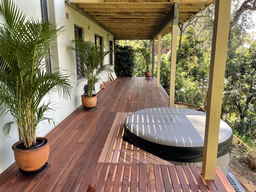 Deck with pergola and tropical palms — Northern Beaches